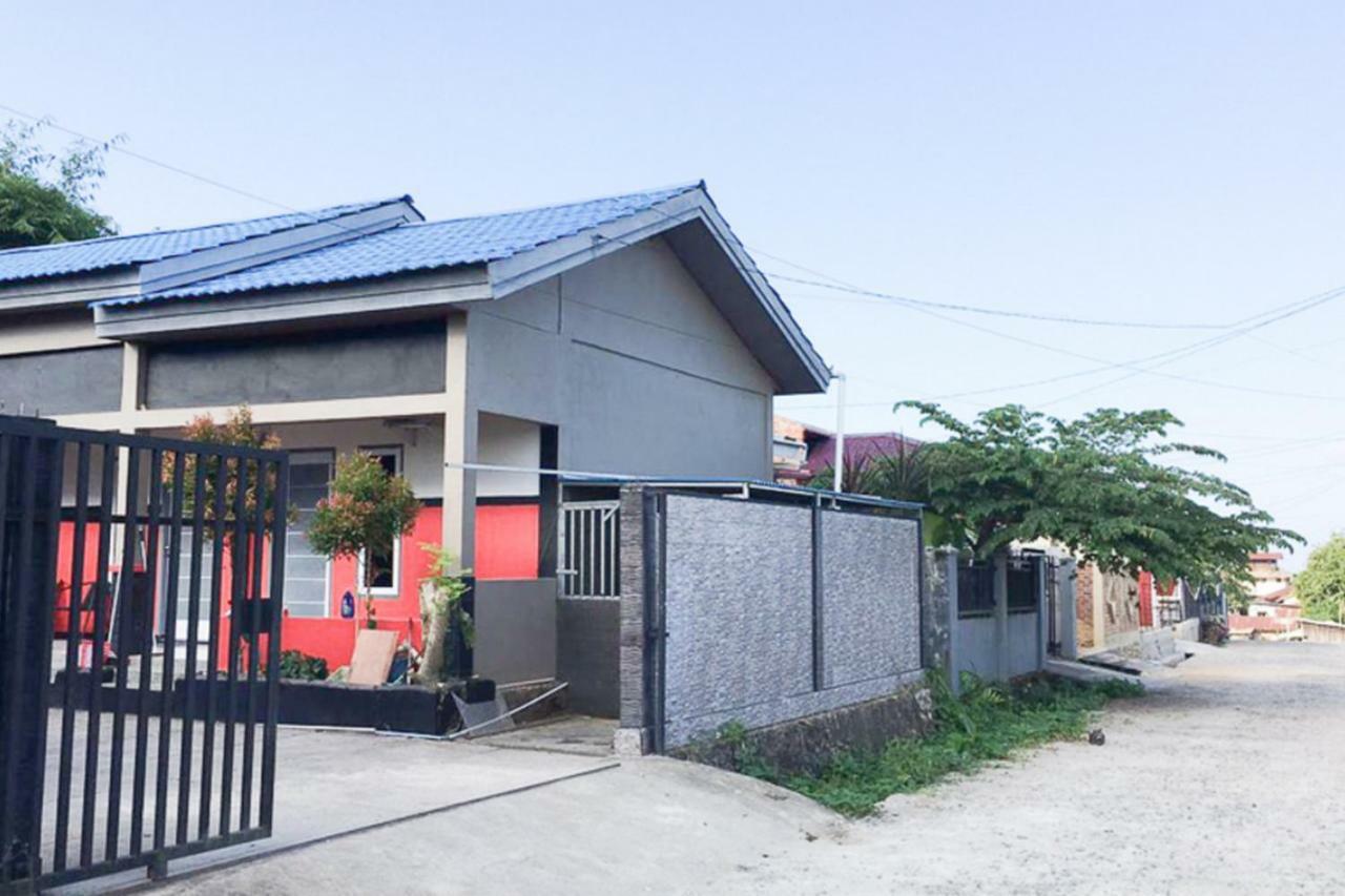 Отель Reddoorz @ Simpang Lima Jupiter Соронг Экстерьер фото